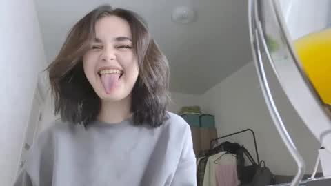 Ellie online show from November 2025 06:14:01 PM