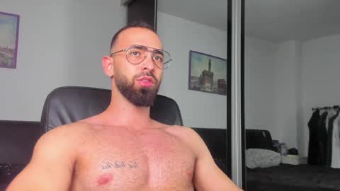 Snapshot of michaelevansx chatting on January 2025 10:04:02 PM MichaelEvansx online show from January 2025 10:04:02 PM