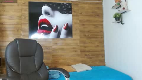 michaelkoiv online show from December 2025 12:20:01 PM