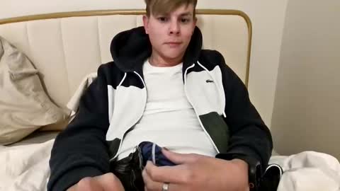 Snapshot of michaeltwinkboy chatting on March 2026 02:33:02 AM michaeltwinkboy online show from March 2026 02:33:02 AM