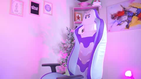 Snapshot of michelle_chang_ chatting on November 2025 06:18:01 PM MICHELLE CHANG online show from November 2025 06:18:01 PM