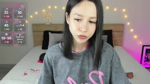 Snapshot of michelle_martinz chatting on February 2025 03:05:02 PM Michelle Martinez online show from February 2025 03:05:02 PM