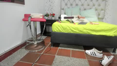 michelle perla online show from October 2025 07:01:02 PM