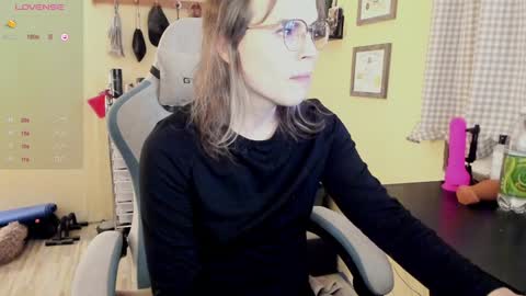 Snapshot of michellereid chatting on December 2024 12:51:02 AM MichelleReid online show from December 2024 12:51:02 AM