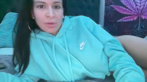 Snapshot of micielo87 chatting on March 2025 04:41:02 AM Skye online show from March 2025 04:41:02 AM