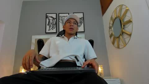Snapshot of mickey_beasley chatting on October 2025 07:02:02 PM mickey online show from October 2025 07:02:02 PM