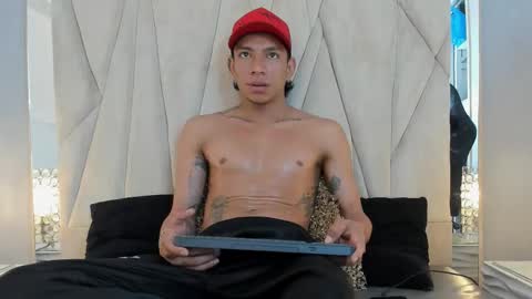 Snapshot of mickey_beasley chatting on October 2025 08:30:01 PM mickey online show from October 2025 08:30:01 PM