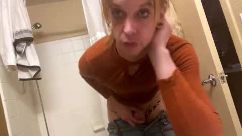 Snapshot of mickisofine chatting on January 2025 11:49:02 PM mickisofine online show from January 2025 11:49:02 PM