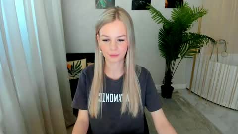 Snapshot of midnighteaura chatting on May 2026 12:32:02 PM midnighteaura online show from May 2026 12:32:02 PM