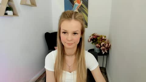Snapshot of midnighteaura chatting on May 2026 12:11:02 PM midnighteaura online show from May 2026 12:11:02 PM