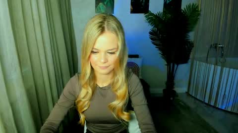 Snapshot of midnighteaura chatting on May 2026 11:40:01 AM midnighteaura online show from May 2026 11:40:01 AM