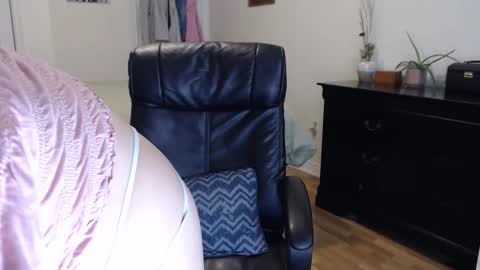 Snapshot of midsummernightsdream chatting on December 2024 06:17:02 PM MidsummerNightsDream online show from December 2024 06:17:02 PM