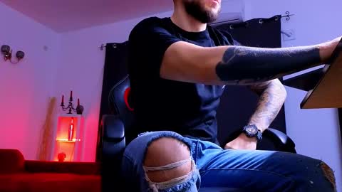 Snapshot of mightyaaron chatting on December 2025 04:43:01 AM MightyAaron online show from December 2025 04:43:01 AM