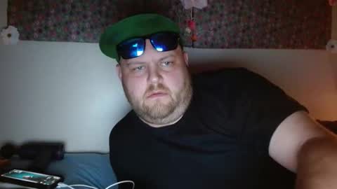 Snapshot of miguel320129 chatting on June 2026 04:05:01 AM Miggy online show from June 2026 04:05:01 AM