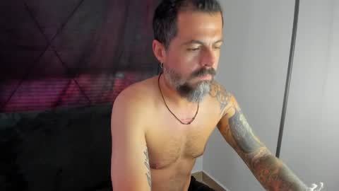 Snapshot of miguel_angeel_ chatting on May 2026 01:06:01 PM Miguel Angel online show from May 2026 01:06:01 PM