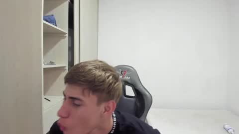 Miguel Hernandez online show from November 2025 07:15:01 PM