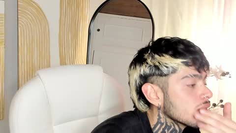 Snapshot of mihailleroy chatting on January 2025 10:48:01 PM MIHAIL LEROY finally independent model online show from January 2025 10:48:01 PM