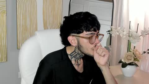 Snapshot of mihailleroy chatting on January 2025 02:49:02 AM MIHAIL LEROY finally independent model online show from January 2025 02:49:02 AM