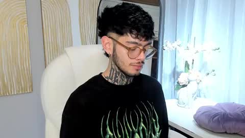 Snapshot of mihailleroy chatting on March 2025 02:12:02 AM MIHAIL LEROY finally independent model online show from March 2025 02:12:02 AM