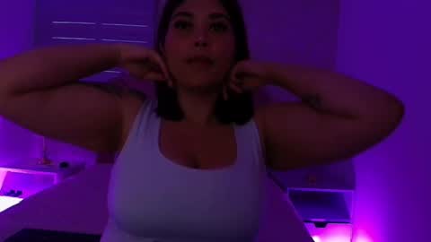 Mia  online show from November 2025 11:54:01 AM