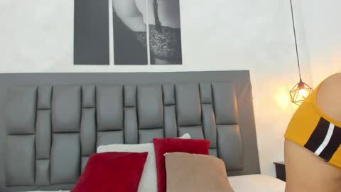 Mia  online show from January 2025 04:11:01 PM