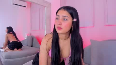 Mia online show from October 2025 06:31:01 PM