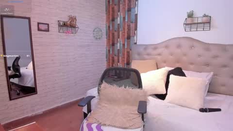 Snapshot of miia_jhones16 chatting on January 2025 05:45:02 AM Mia Jhones online show from January 2025 05:45:02 AM