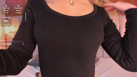 Snapshot of miia_reeves_ chatting on February 2026 12:25:01 PM Mia online show from February 2026 12:25:01 PM