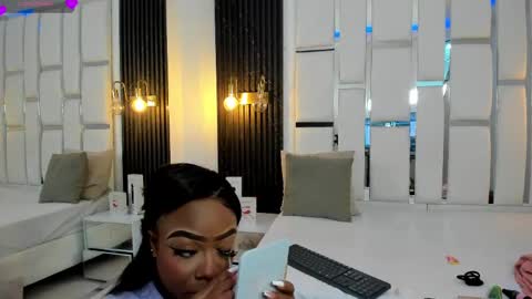 Miia Schwarz  online show from October 2025 09:21:01 PM