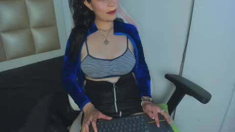 Snapshot of miia_spencer chatting on April 2026 08:17:01 AM Mia online show from April 2026 08:17:01 AM