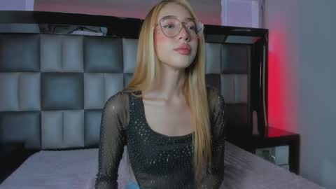 Snapshot of miia_spencer chatting on May 2026 11:38:01 AM Mia online show from May 2026 11:38:01 AM