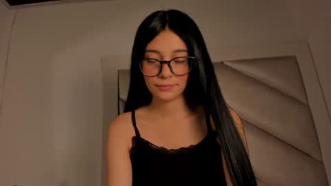 Mia online show from July 2026 01:39:02 PM