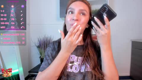 Miia 3 online show from December 2024 03:47:01 PM