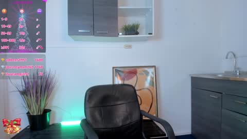 Miia 3 online show from December 2024 06:54:02 PM