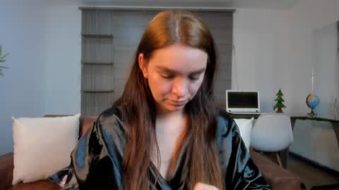 Miia 3 online show from December 2024 03:11:01 PM