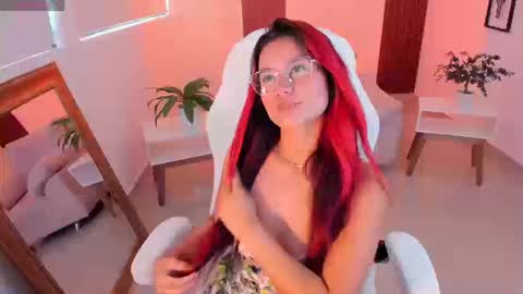Snapshot of miiaa_jones chatting on September 2025 01:43:02 PM Mia online show from September 2025 01:43:02 PM