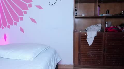 miiaa_m online show from April 2026 07:14:01 PM