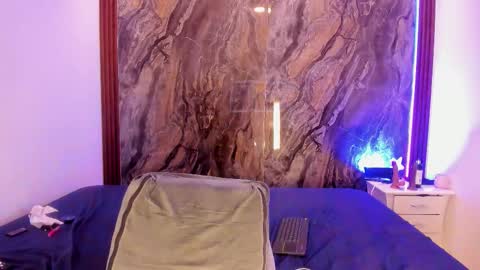 Mia collins online show from October 2025 04:19:02 PM