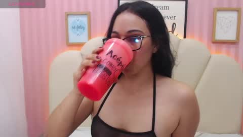 Snapshot of miichellbunny chatting on April 2026 10:37:02 PM miichellbunny online show from April 2026 10:37:02 PM