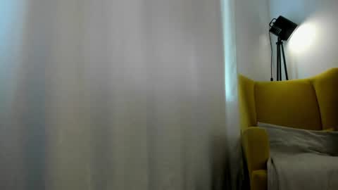 Snapshot of miissblonde chatting on May 2026 02:17:01 AM miissblonde online show from May 2026 02:17:01 AM