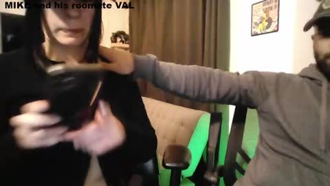 MIKE y VALKA online show from August 2026 01:52:02 AM