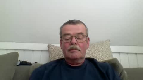 mikael42 online show from April 2026 12:55:02 PM