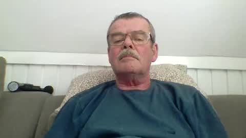 mikael42 online show from April 2026 12:51:02 PM