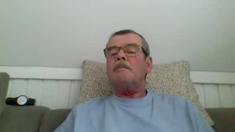 mikael42 online show from April 2026 12:52:02 PM