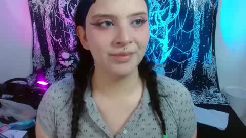 Snapshot of mikaskullcs chatting on June 2026 09:37:02 PM Mika online show from June 2026 09:37:02 PM