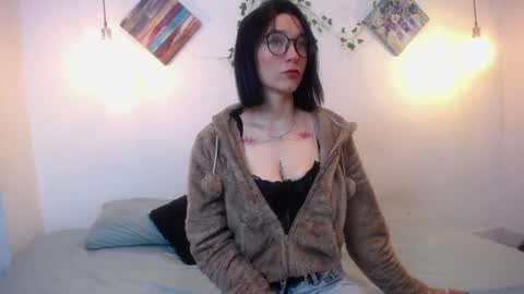 mikaza online show from May 2026 01:07:01 PM