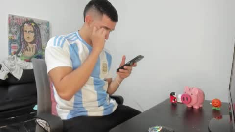 mike3xxx online show from November 2025 03:42:02 AM