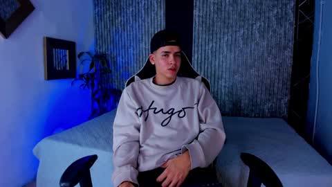 Mike 0233 online show from September 2025 04:44:01 AM