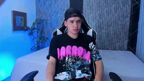 Mike 0233 online show from October 2025 05:54:02 AM