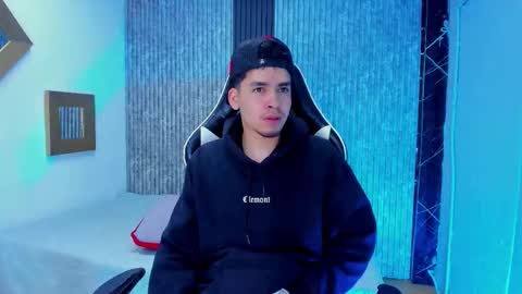 Mike 0233 online show from January 2026 04:49:01 AM